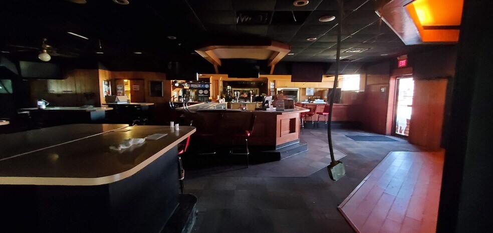 More Photos Of 801 S Main St, Bloomington Bar For Sale
