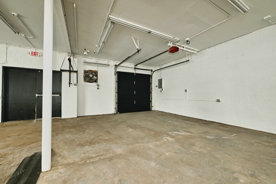 More Photos Of 88 S Bayles Ave, Port Washington General Retail For Sale