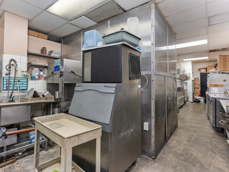 More Photos Of 400-408 Main St, El Segundo Storefront For Lease