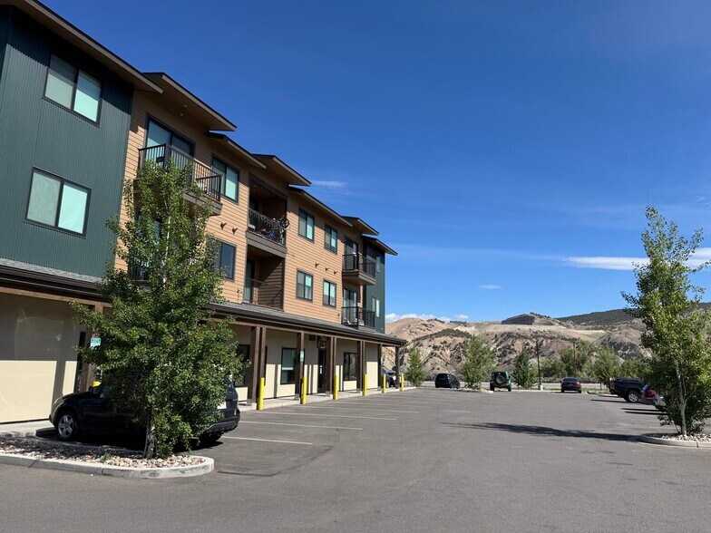 More Photos Of 700 Red Table dr, Gypsum Apartments For Sale