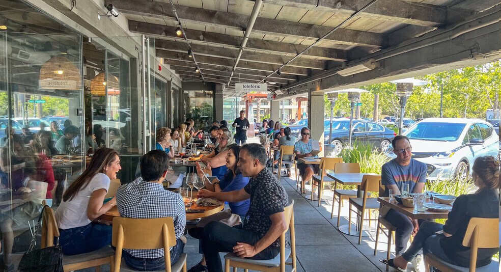 More Photos Of 12-100 Town And Country Vlg, Palo Alto Unknown For Lease