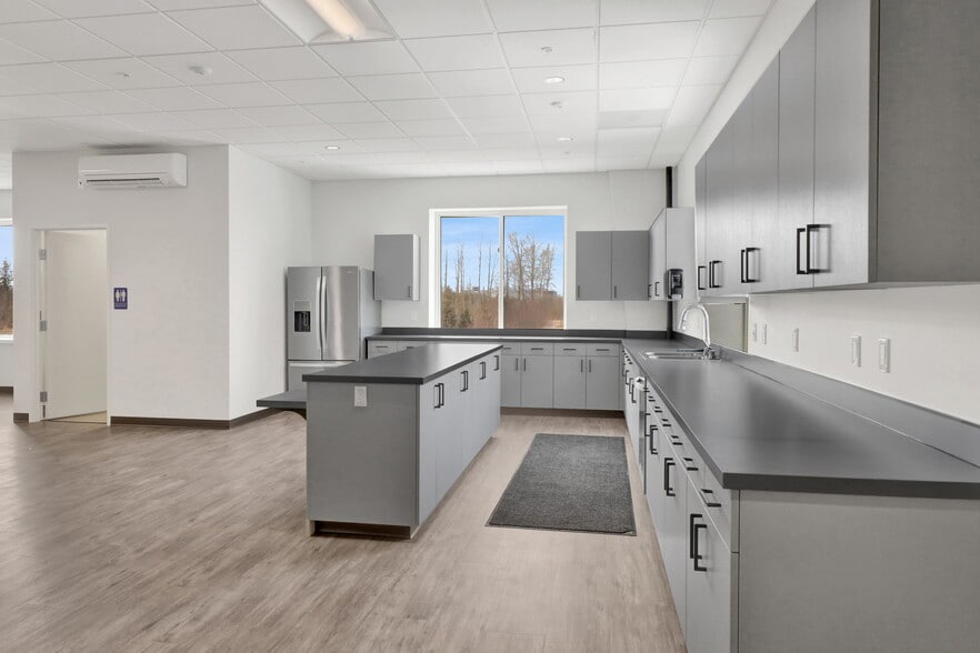 More Photos Of 5457 Pacific Fern Dr, Ferndale Manufacturing For Lease