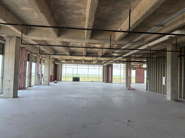 More Photos Of 5126 W Loop 1604 N, San Antonio Medical For Lease