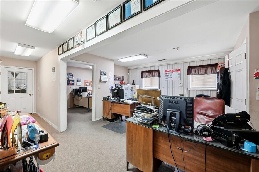 More Photos Of 116 Bruce Dr, Winchester Warehouse For Sale