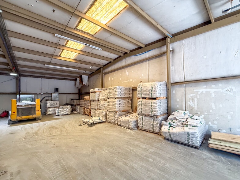More Photos Of 4663 Franchise St, North Charleston Flex For Lease