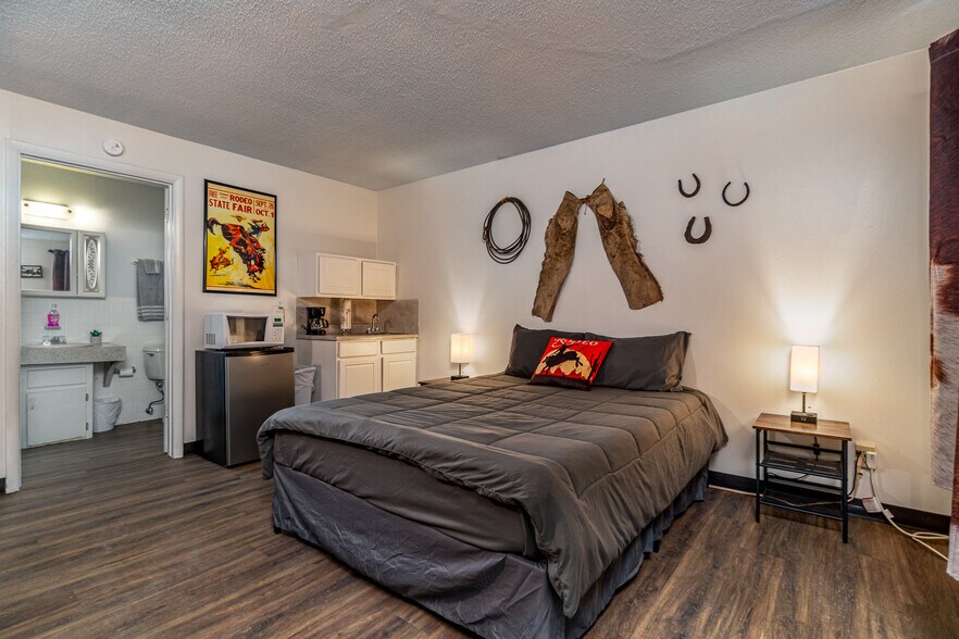 More Photos Of 912 N Hwy 87, Tulia Hotel For Sale