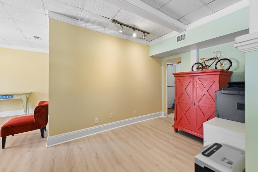 More Photos Of 828 White St, Key West Office For Lease