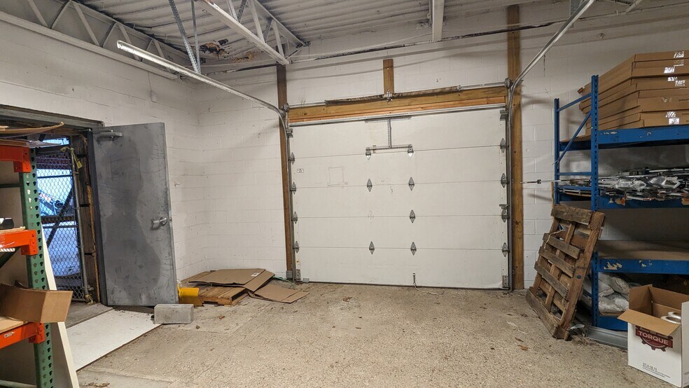 More Photos Of 1556-1562 Telegraph Dr, Pontiac Warehouse For Lease