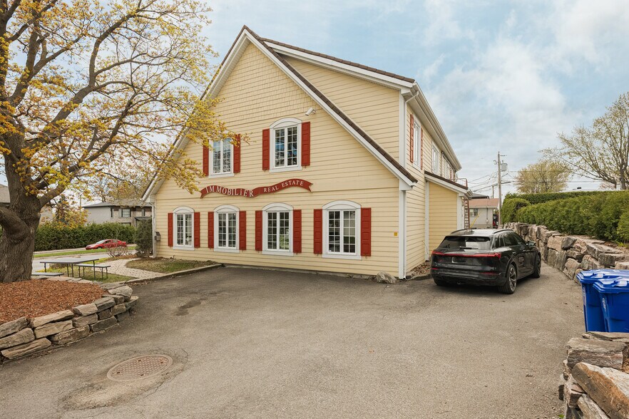 More Photos Of 675 Boul Samson, Laval Office For Sale