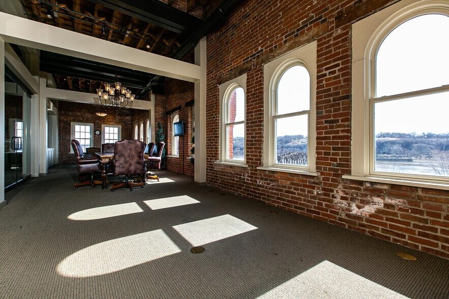 More Photos Of 600 Star Brewery Dr, Dubuque Office For Lease