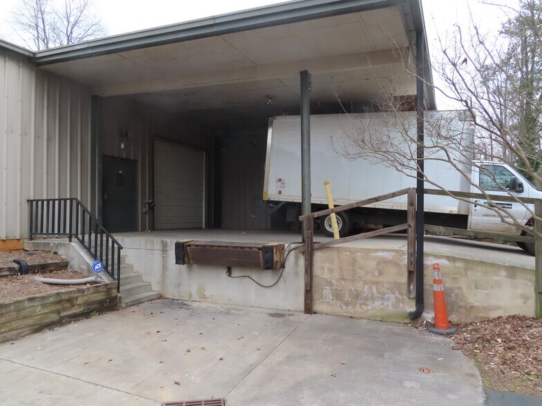 More Photos Of 8621 Barefoot Industrial Rd, Raleigh Warehouse For Lease
