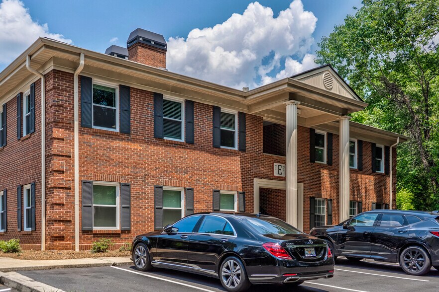 More Photos Of 425 E Crossville Rd, Roswell Office For Sale