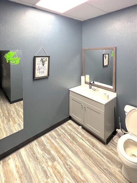 More Photos Of 209 S Country Club Rd, Anadarko Service Station For Sale