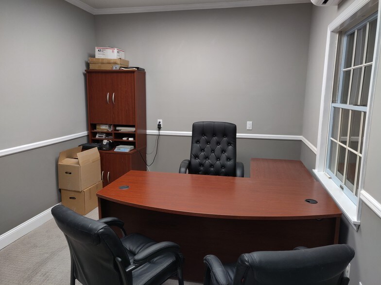 More Photos Of 64 Hilton Ave, Hempstead Office For Sale