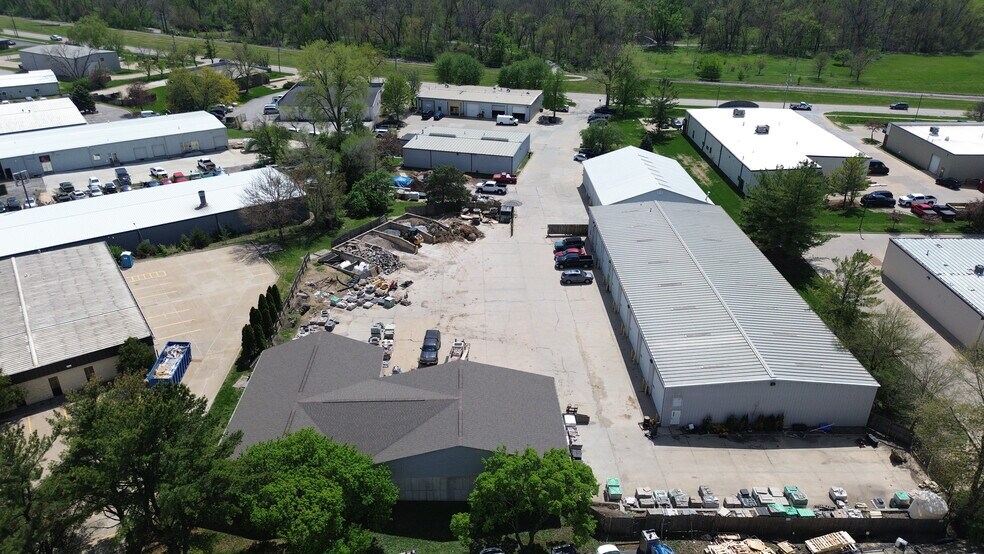 More Photos Of 9289 Swanson Blvd, Clive Warehouse For Lease