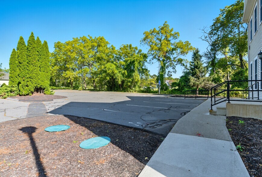 More Photos Of 5 Creamery Brk, East Granby Office For Sale