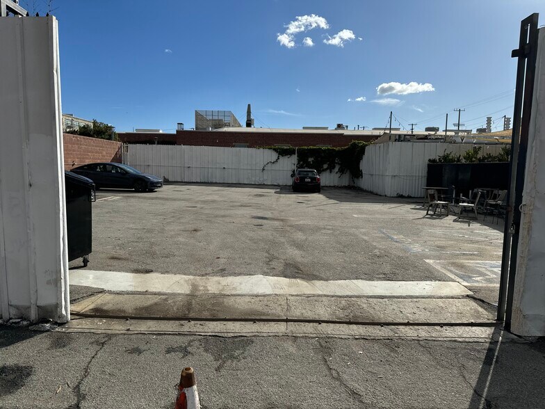 More Photos Of 1200 E 5th St, Los Angeles Restaurant For Lease