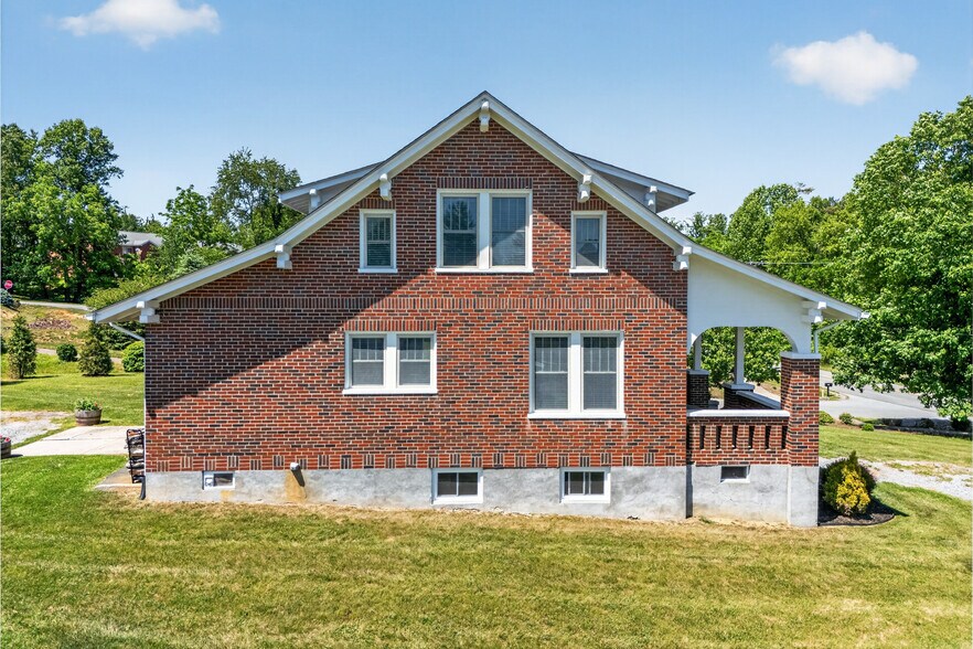 More Photos Of 132 Christiansburg Pike NE, Floyd Flex For Sale