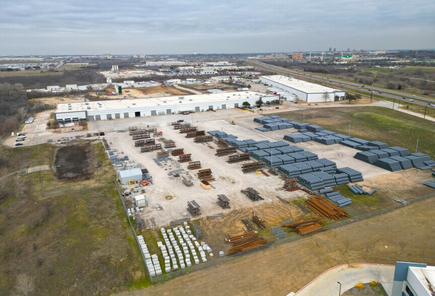 More Photos Of 2340 W I-35, Denton Service For Lease