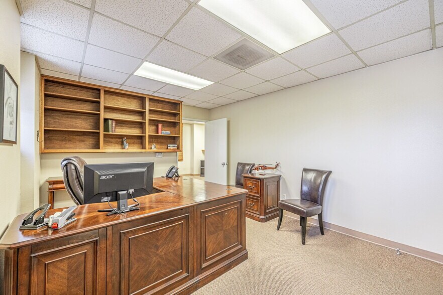 More Photos Of 44725 10th St W, Lancaster Medical For Sale