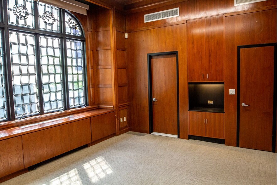 More Photos Of 12 E 53rd St, New York Loft Creative Space For Sale