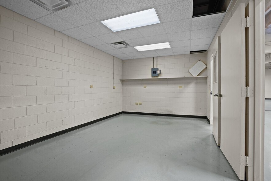 More Photos Of 157 Industrial Dr, King Warehouse For Lease