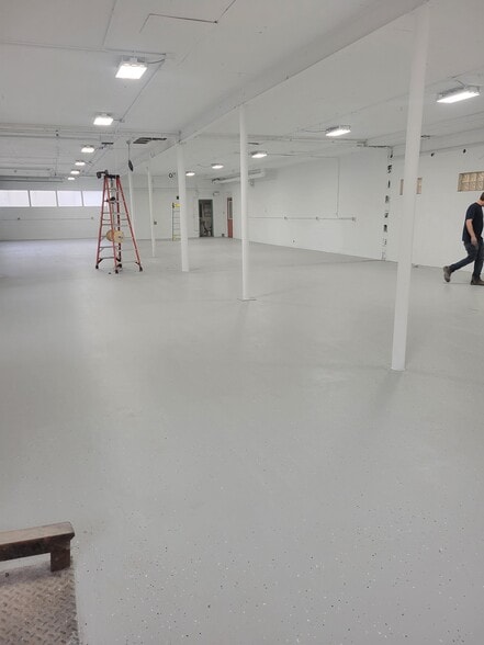 More Photos Of 223 Interstate Rd, Addison Light Manufacturing For Sale