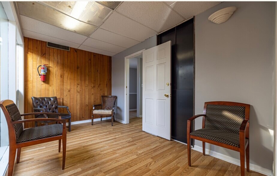 More Photos Of 7227 W 127th St, Palos Heights Office For Lease