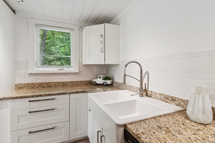 More Photos Of 375 Deerfield Dr, Dahlonega Multifamily For Sale