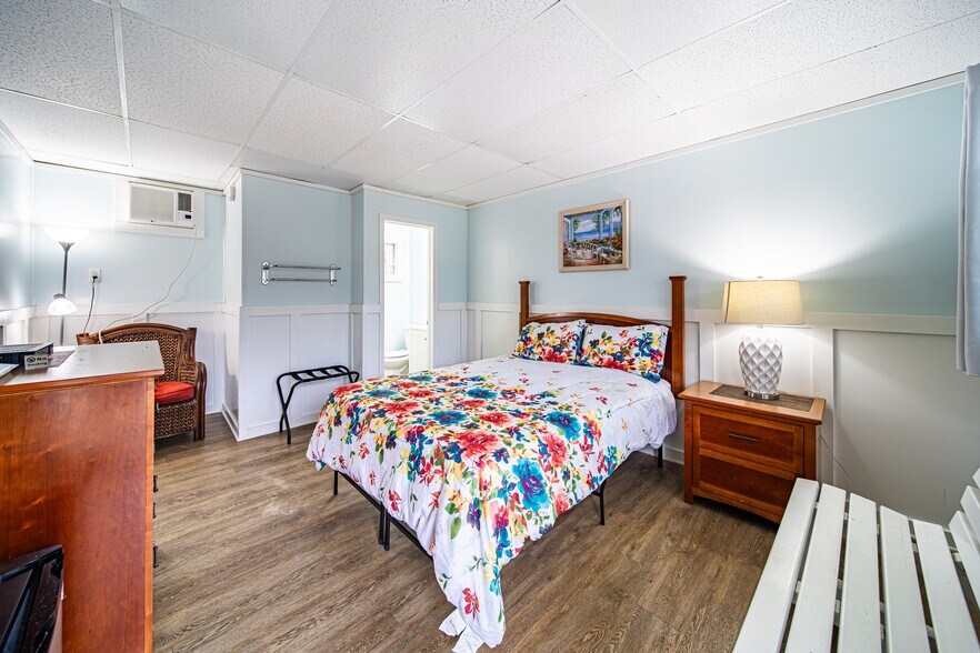 More Photos Of 5169 Lake Rd E, Geneva Hotel For Sale