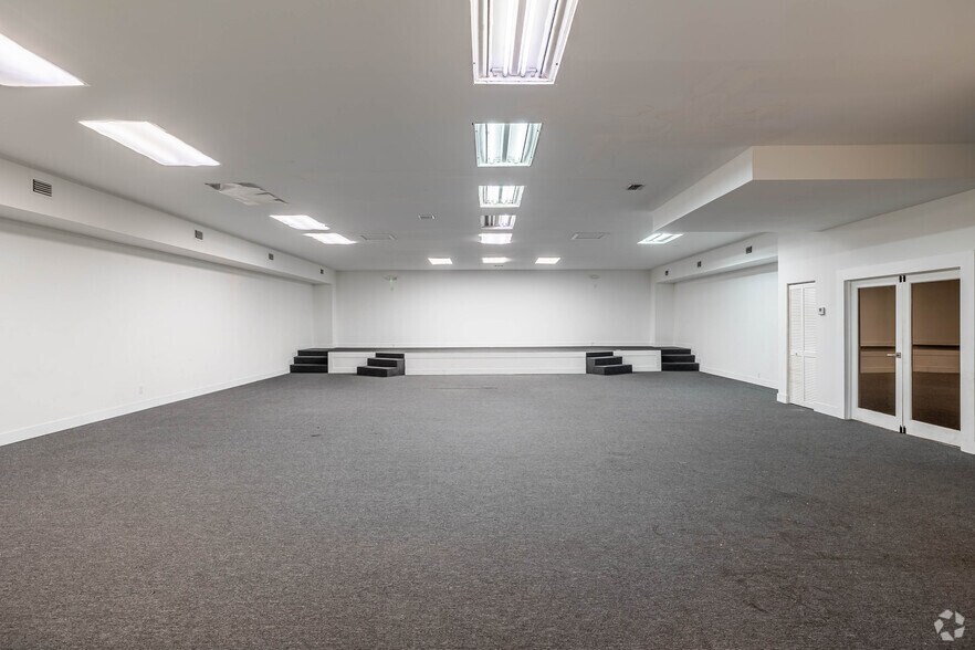 More Photos Of 2223 NW 26th Ave, Miami Warehouse For Lease