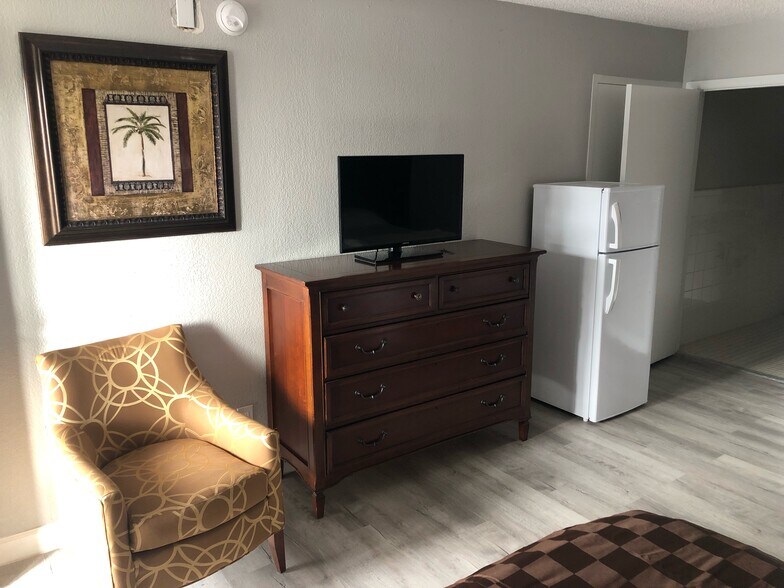 More Photos Of 2050 E Irlo Bronson Memorial Hwy, Kissimmee Hotel For Sale