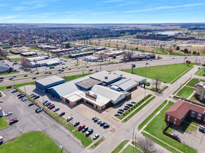 More Photos Of 904 Four Seasons Rd, Bloomington Specialty For Sale