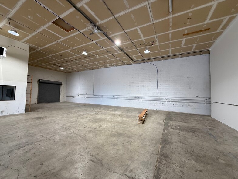 More Photos Of 12521 Evergreen Dr, Mukilteo Warehouse For Lease