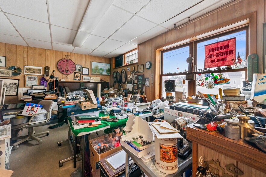 More Photos Of 46 Wight St, Berlin Warehouse For Sale