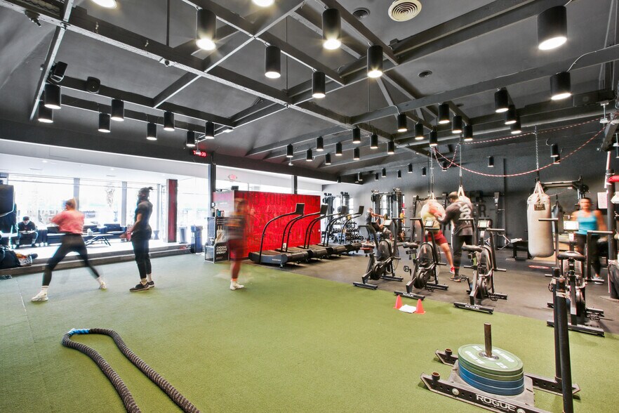 More Photos Of 1415 Wilshire Blvd, Santa Monica Freestanding For Lease