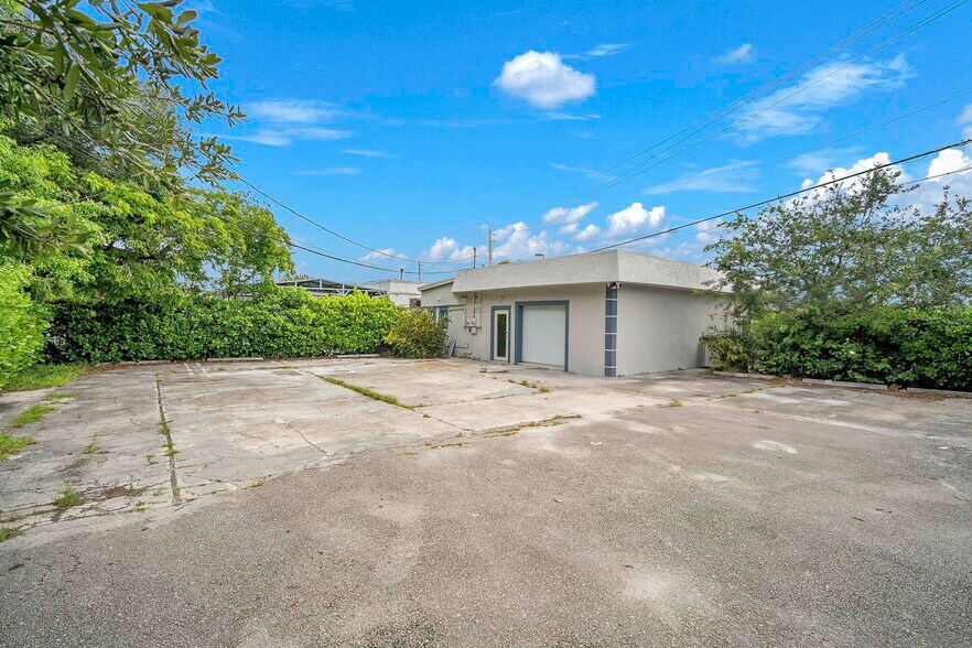 More Photos Of 3311 N Dixie Hwy, Pompano Beach Freestanding For Lease