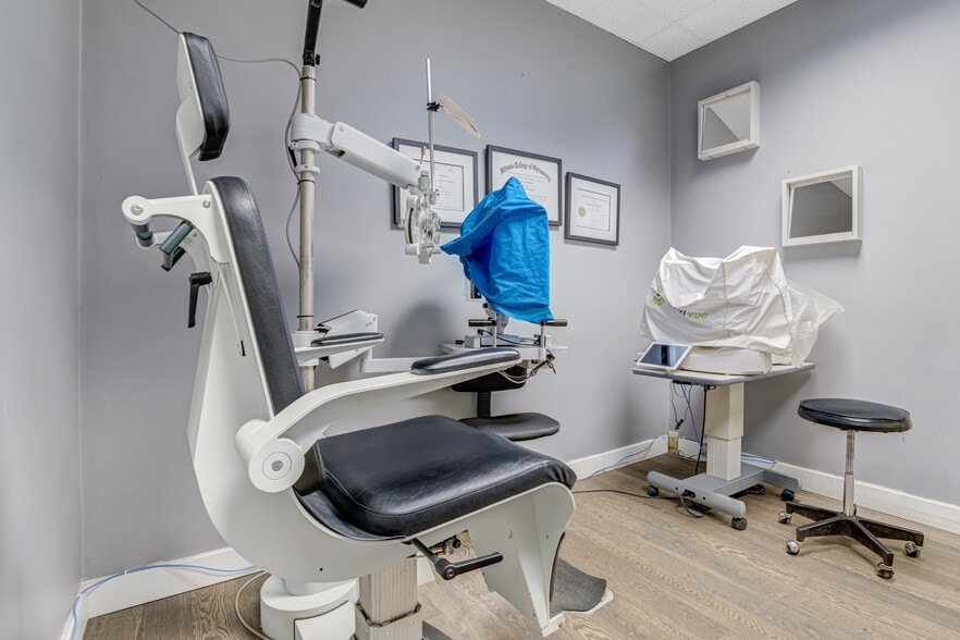 More Photos Of 3000 Bloor St W, Toronto Storefront For Sale