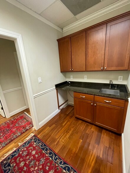 More Photos Of 880 Johnnie Dodds Blvd, Mount Pleasant Office Residential For Lease