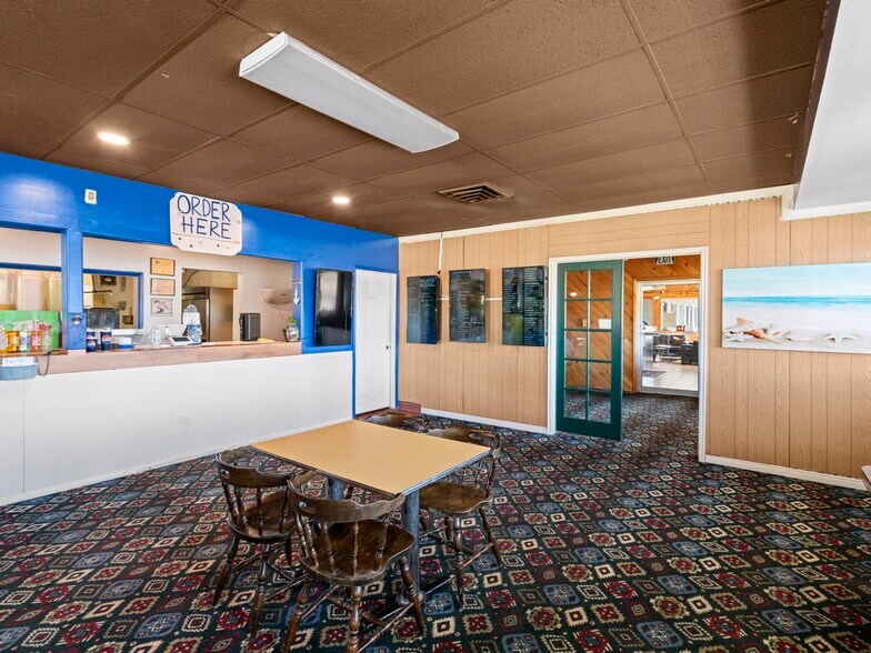 More Photos Of 1225 S State St, Salina Hotel For Sale