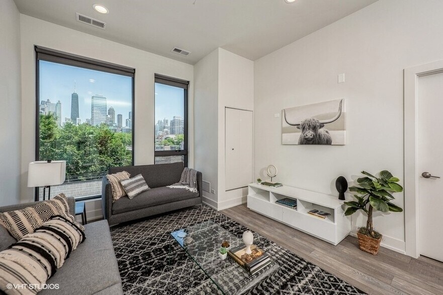 More Photos Of 847 N Larrabee St, Chicago Apartments For Sale