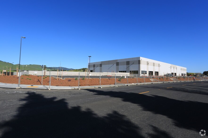 More Photos Of 535 Watt Dr, Fairfield Distribution For Lease