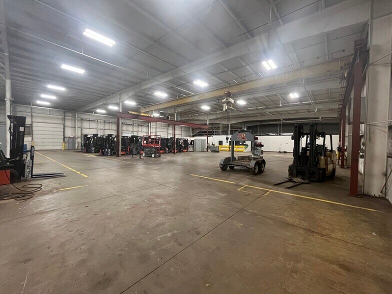 More Photos Of 4423 40th St SE, Grand Rapids Distribution For Sale