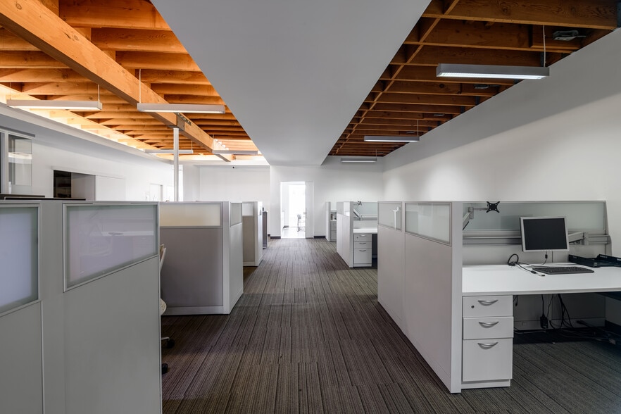 More Photos Of 2512 Wilshire Blvd, Santa Monica Storefront Retail Office For Lease