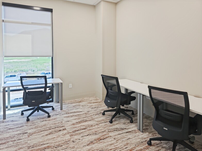 More Photos Of 775 N 1525th W, Farmington Coworking Space