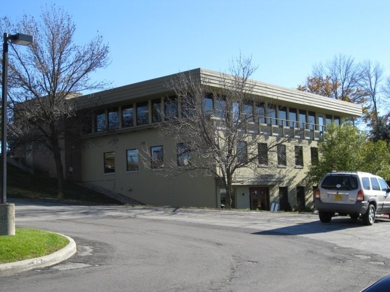 More Photos Of 2050 Riverside Dr, Green Bay Loft Creative Space For Lease