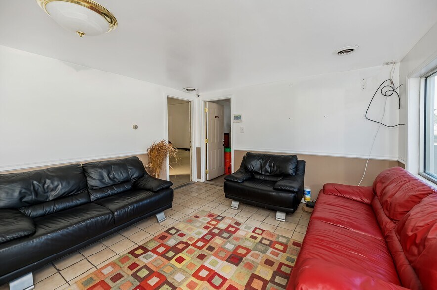 More Photos Of 3905 32nd St, Port Huron Truck Terminal For Sale