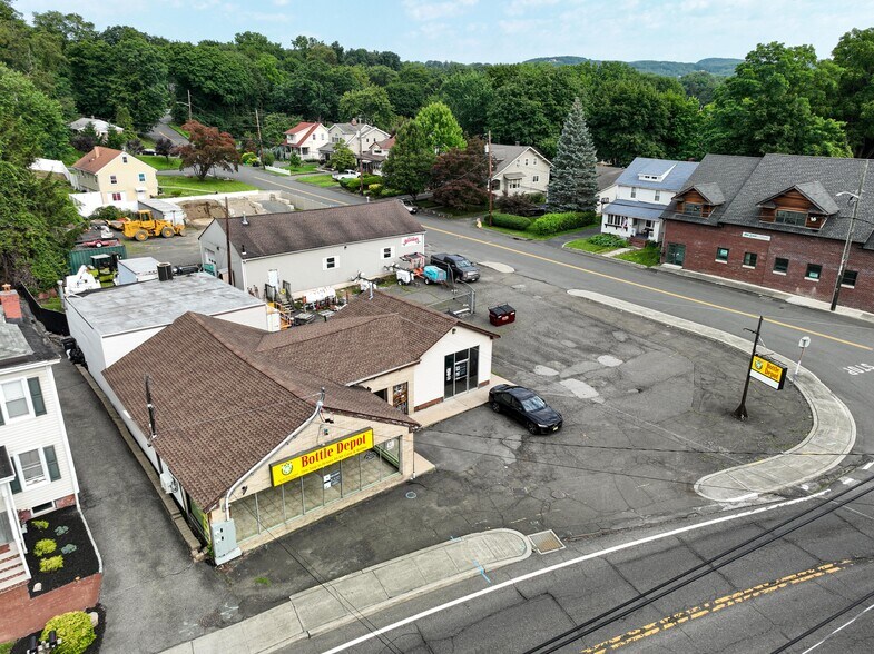 More Photos Of 43 N Liberty Dr, Stony Point Storefront For Sale