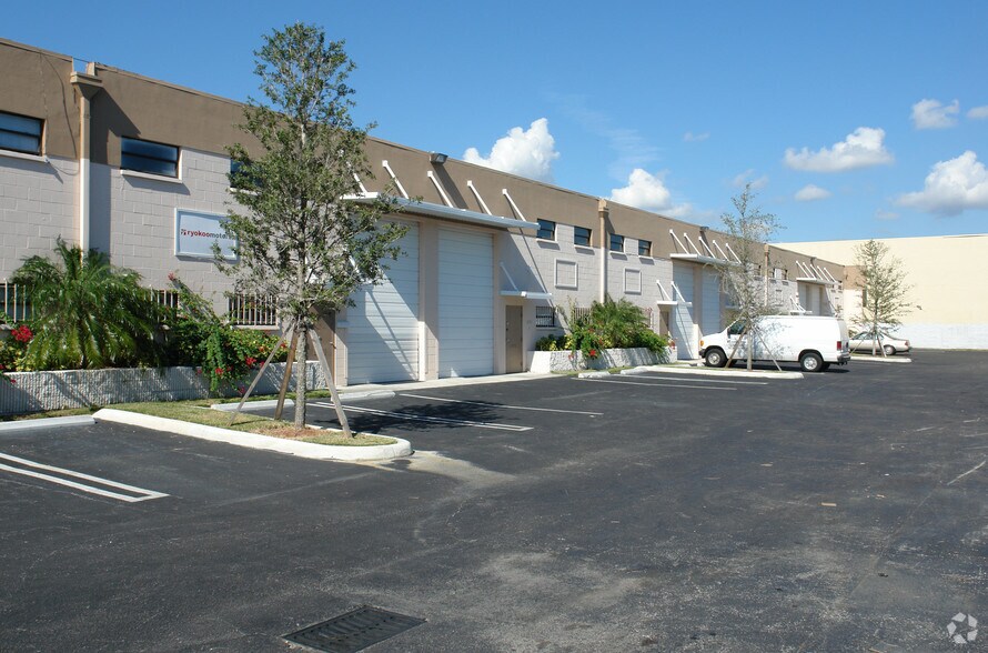 More Photos Of 8285 NW 64th St, Miami Light Distribution For Lease