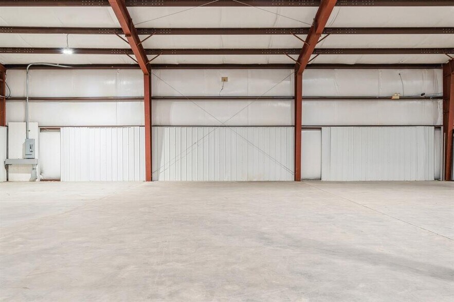 More Photos Of 41 Elkay Dr, Chester Warehouse For Lease